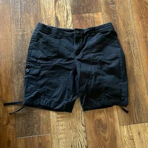 St. John’s Bay Size 16P. Black cargo shorts. Great condition!